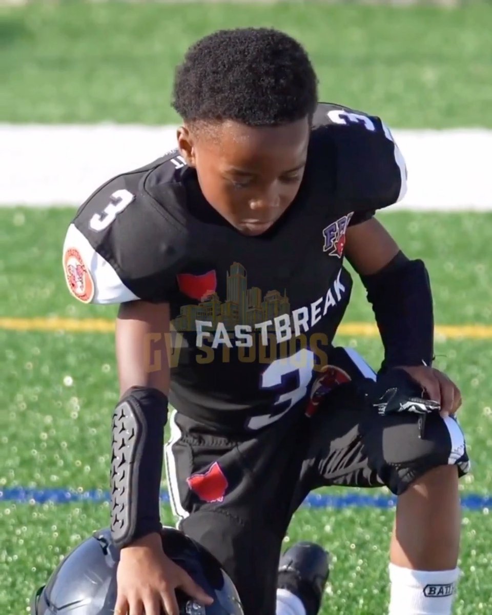 This young boy’s prayer before his football game is touching hearts everywhere. Faith before the game.