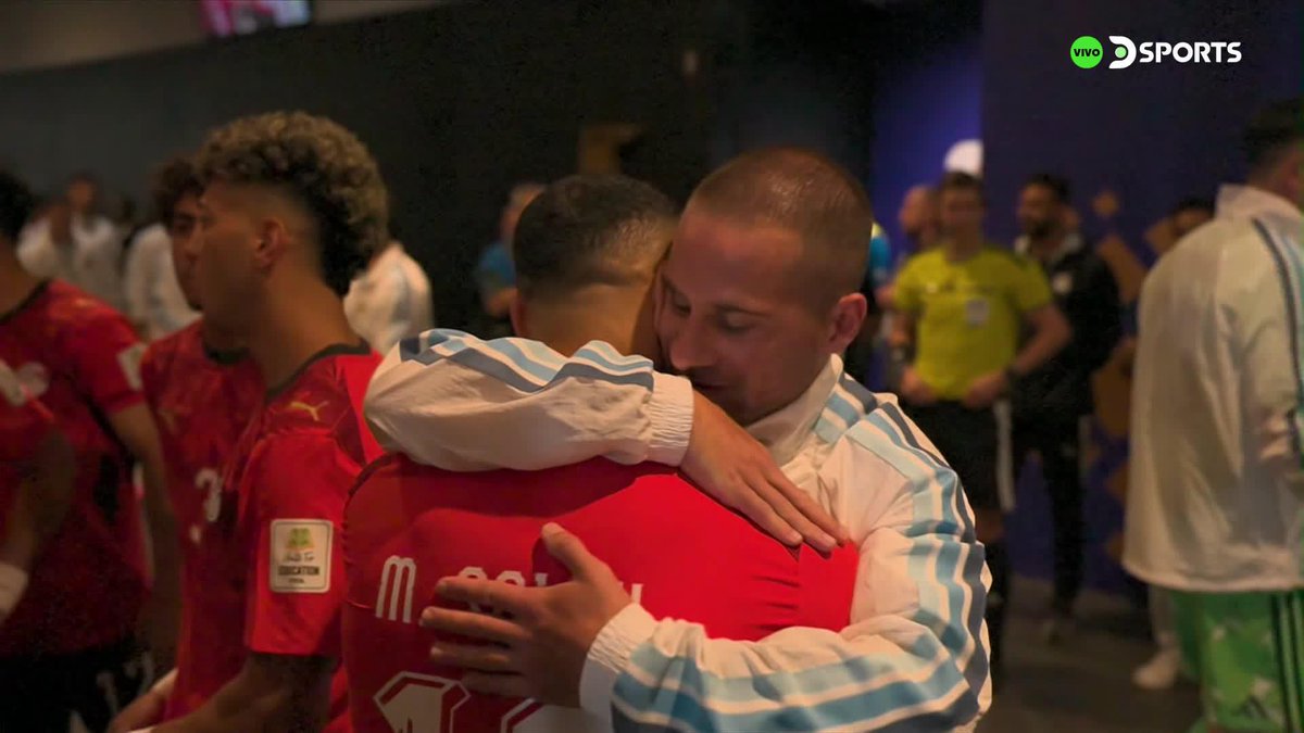 EL ABRAZO DE MESSI Y MAC ALLISTER CON MO SALAH. 😮‍💨🇦🇷🇪🇬