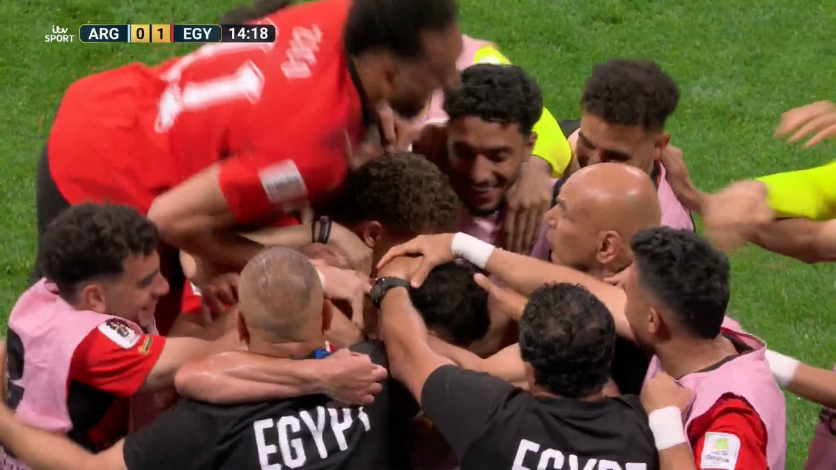 What a ball! ⚽️ Yasser Ibrahim's 'perfect' header sends Egypt ahead early doors against Argentina 😱