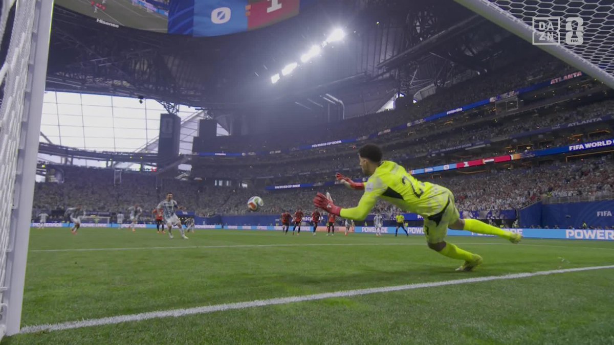 ¡MESSI FALLA EL PENALTI QUE PUDO DARLE EL EMPATE A ARGENTINA! 😱😱😱 #DAZNMundial