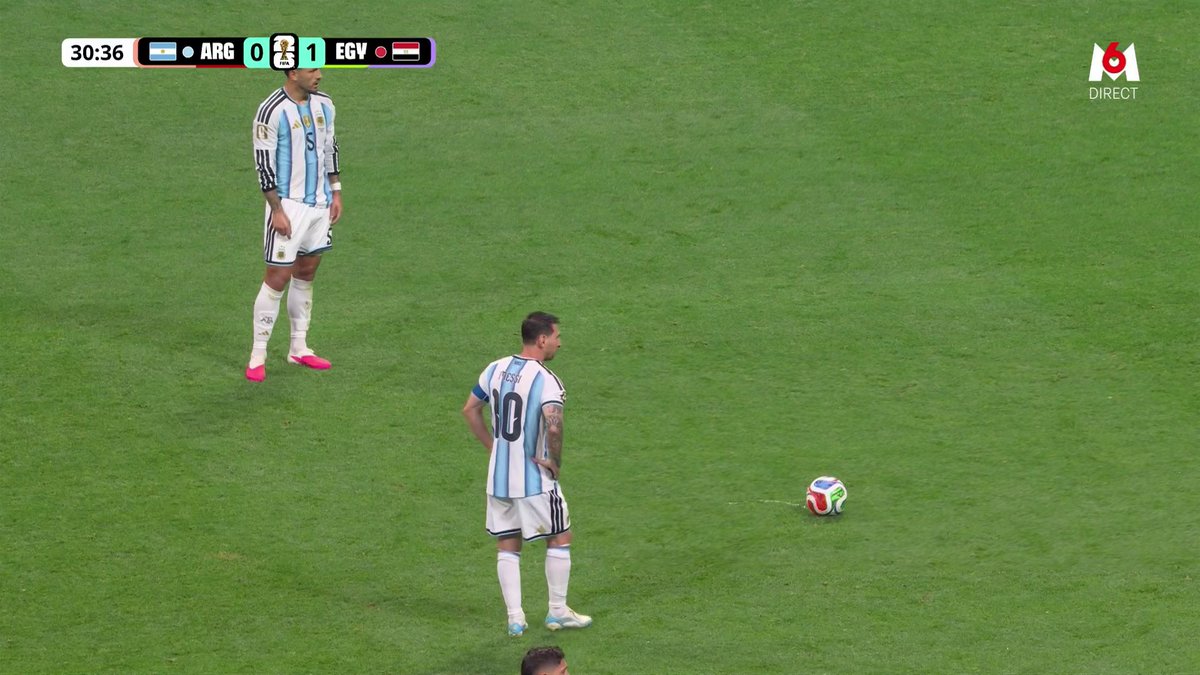 🚨🚨 LE POTEAU DE MESSI 🇦🇷 SUR UN COUP FRANC A PLUS DE 30 MÈTRES !!!!! LES CHAMPIONS DU MONDE POUSSENT !!!! 🎥 M6 - Coupe du Monde de la FIFA 2026™