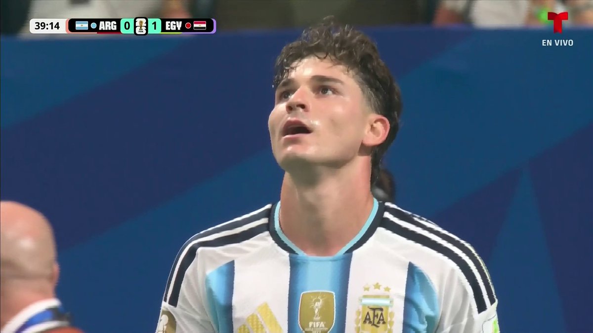 🚨 ¡¡¡JULIÁN ÁLVAREZ TUVO EL GOL!!! Mostafa Shobeir hace un tremendo ATAJADON para evitar el gol de Argentina 😱‼️ 📺 Sigue toda la cobertura de la Copa Mundial de la FIFA 2026 por Telemundo y Peacock #MundialTelemundo #FIFAWorldCup #Somos26 #ArgentinaVsEgipto