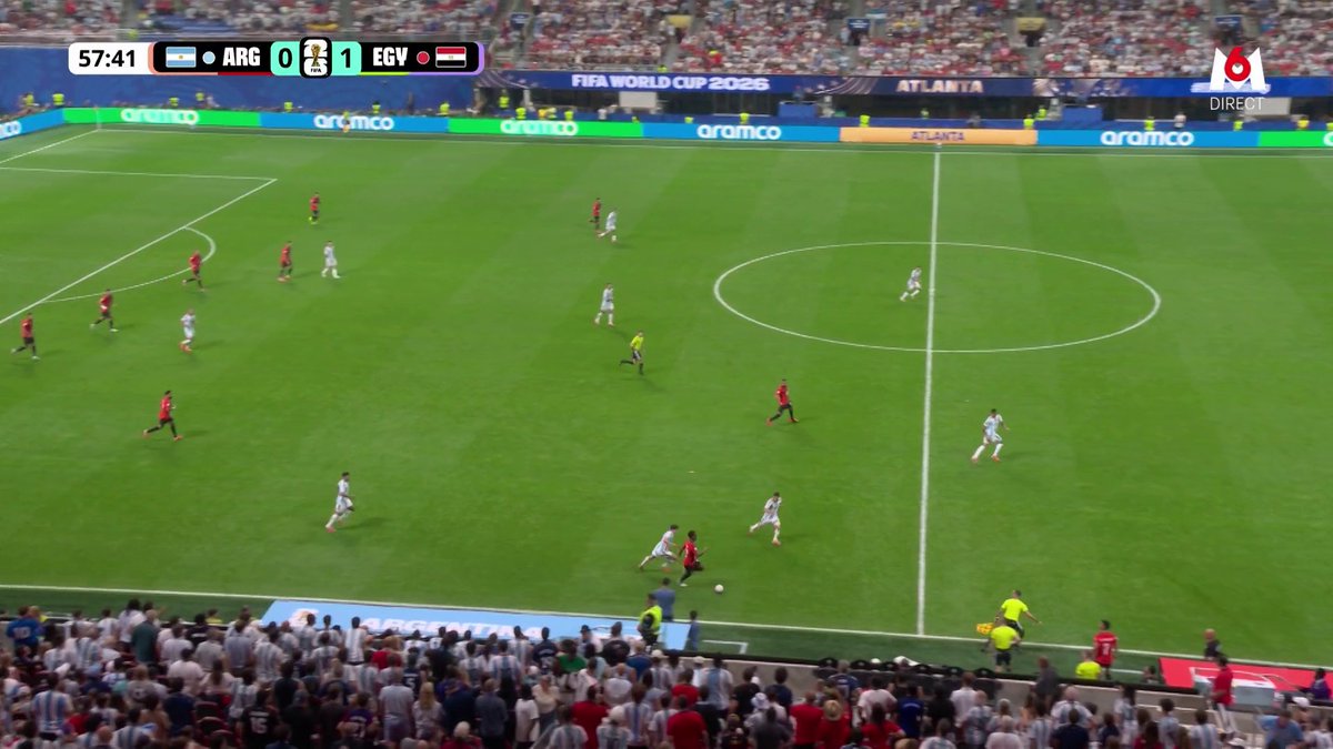 L'Égypte pensait faire le break sur une contre-attaque conclue par Mostafa Ziko, mais après visionnage de la VAR, le but est refusé pour une faute offensive au départ de l'action. L'Égypte reste devant, 1-0. Suivez le match sur M6 et M6+ : #CDM2026 #FIFAWorldCup #ARGEGY