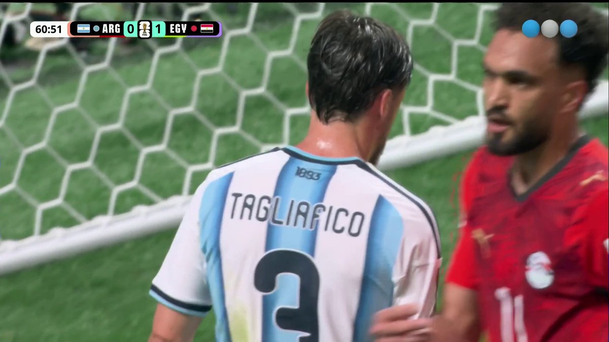 [DEPORTES] Argentina se queda afuera del Mundial por otra contra de Egipto: después de un córner, Salah armó toda la jugada y Zico la empujó abajo del arco para el 2 a 0.