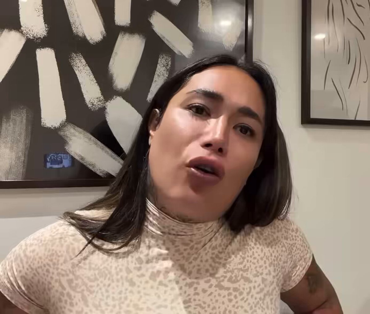 Karina: Oye qué onda dije wey Y SI,SI?, ya ni podemos decir y si,si? por qué ya perdió méxico *se queda pensando tristemente*