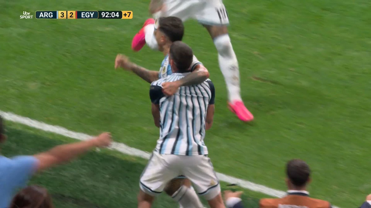 WHAT. A. RECOVERY! 🚨 Enzo Fernández heads Argentina into the lead in stoppage time 👀