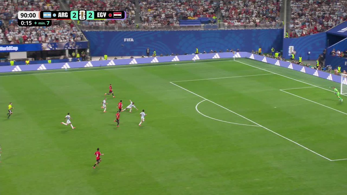 ¿Podemos hablar de este quite de Leandro Paredes cuando el partido de Argentina vs. Egipto seguía 2-2? ÉPICO. ⚽ #ESPNMundial 📺 Mirá los mejores partidos de la #FIFAWorldCup por ESPN, en el Plan Premium de #DisneyPlus