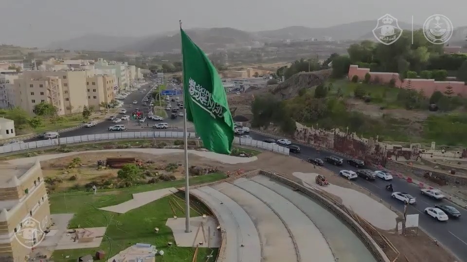 جهود ⁧#المرور_السعودي⁩ بمنطقة عسير أثناء تنظيم الحركة المرورية خلال موسم الصيف.