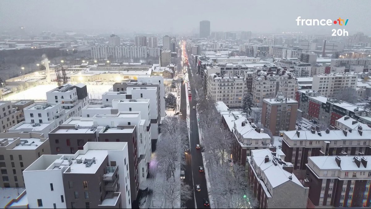 🔴 Même certains nouveaux logements sont des bouilloires thermiques. S’ils permettent de faire des économies de chauffage en hiver, ils ne résistent pas à la chaleur en été, bien au contraire. #JT20h