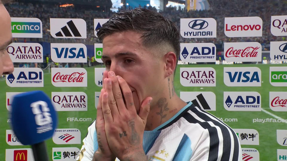 "TENEMOS UN GRUPO FENOMENAL, UN GRUPO QUE NUNCA SE DA POR VENCIDO" ENZO FERNÁNDEZ, EL AUTOR DEL 3-2 AGÓNICO DE ARGENTINA VS. EGIPTO ⚽ #ESPNMundial 📺 Mirá los mejores partidos de la #FIFAWorldCup por ESPN, en el Plan Premium de #DisneyPlus