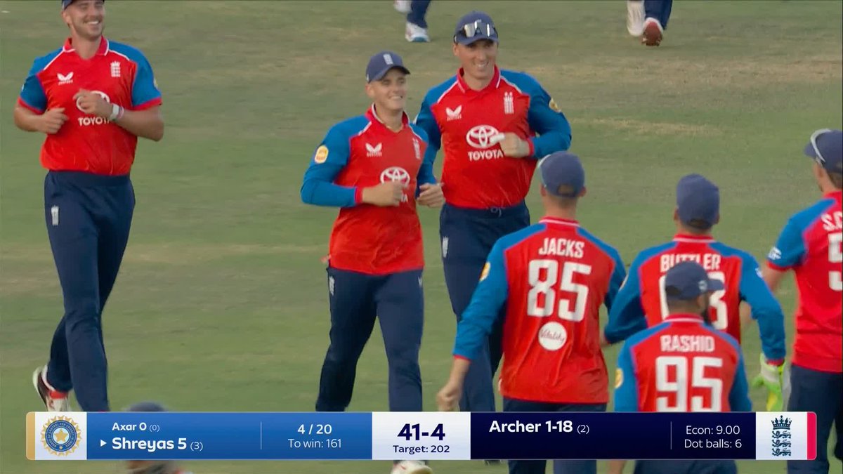 "That is absolutely criminal!" 👀 It's England's turn to take two in two 👏