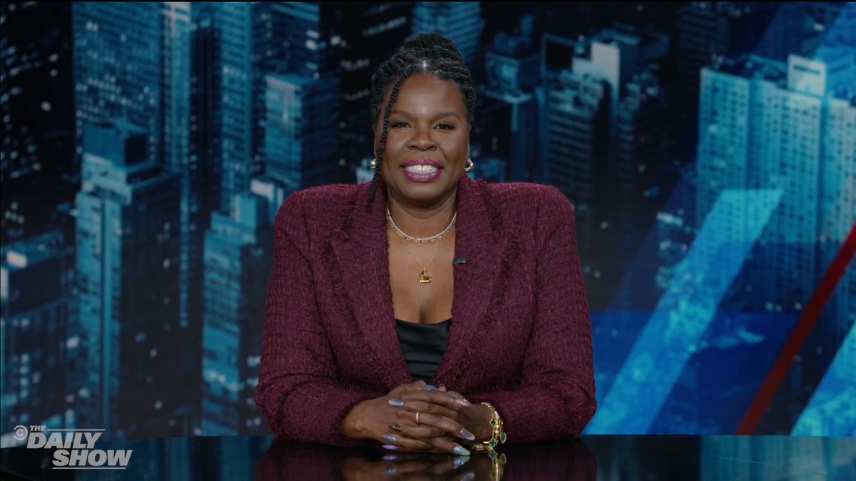 First-class air travel is getting nicer and nicer every day: caviar, showers, unlimited farting Leslie Jones 🦋