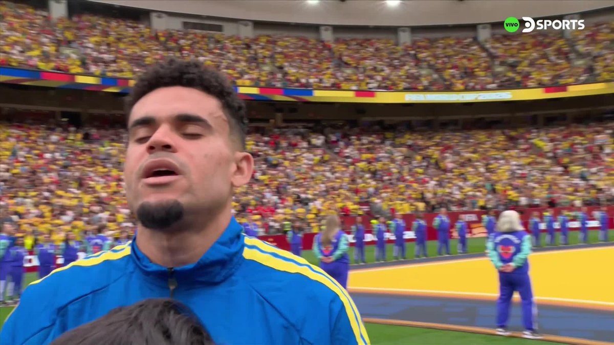 Lรกgrimas de felicidad y orgullo de los aficionados ๐จ๐ด El himno de Colombia retumba en Canadรก