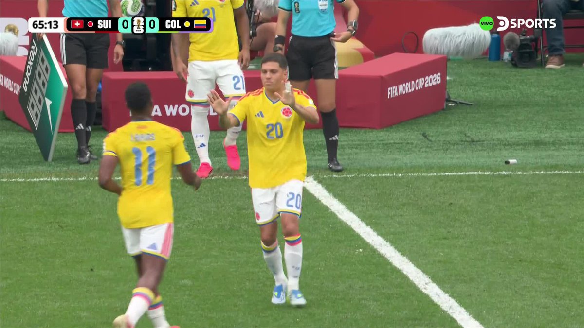 ¡Juanfer Quintero a la cancha! 🇨🇴 🔄 El jugador de River ingresó en lugar de James Rodrìguez. También saltó a la cancha Jaminton Campaz por Jhon Arias Colombia y Suiza empatan 0-0. #MundialEnDSPORTS #FIFAWorldCup