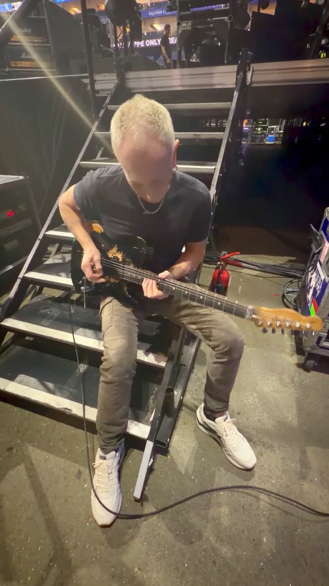"Lovely." We couldn't have said it better ourselves. Check out Phil Collen of Def Leppard jamming on the Beam Mini.