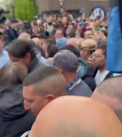Per non dimenticare i parte lesa: vediamo il Capo Ultras Motivatore Marco Ferdico che prima sprona i ragazzi e poi dal carcere gli butta il fango addosso.