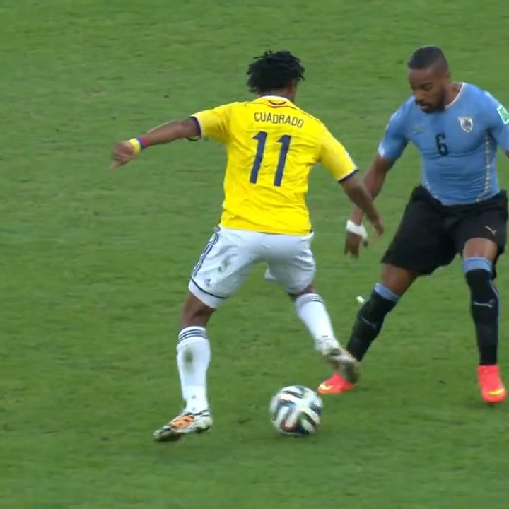 Es hora de hablar del mundial tan flojo que está haciendo Luis Díaz. Me querían vender que ya entraba en un top 3 histórico de Colombia. Sigo esperando a que haga un partido como el de Cuadrado en 2014 vs Uruguay.