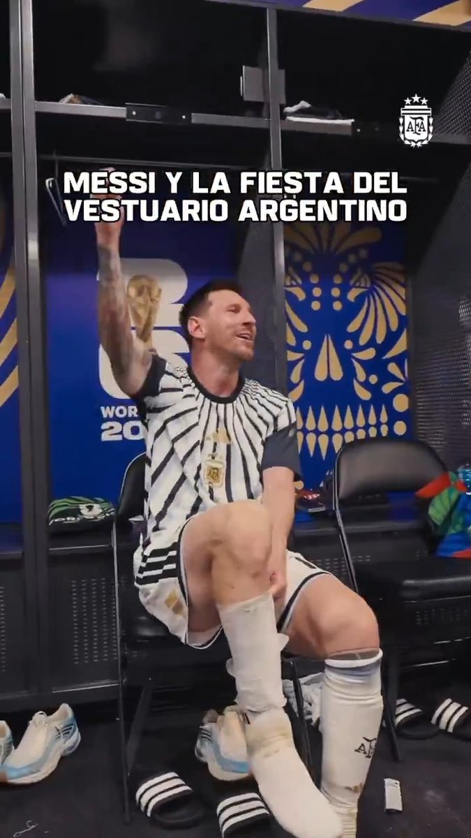 ¡MESSI FESTEJÓ EN UN VESTUARIO ENLOQUECIDO! Así celebraron los jugadores de Argentina la clasificación a los cuartos de final del Mundial. 📹 @argentina #ESPNMundial 📺 Mirá los mejores partidos de la #FIFAWorldCup por ESPN, en el Plan Premium de #DisneyPlus