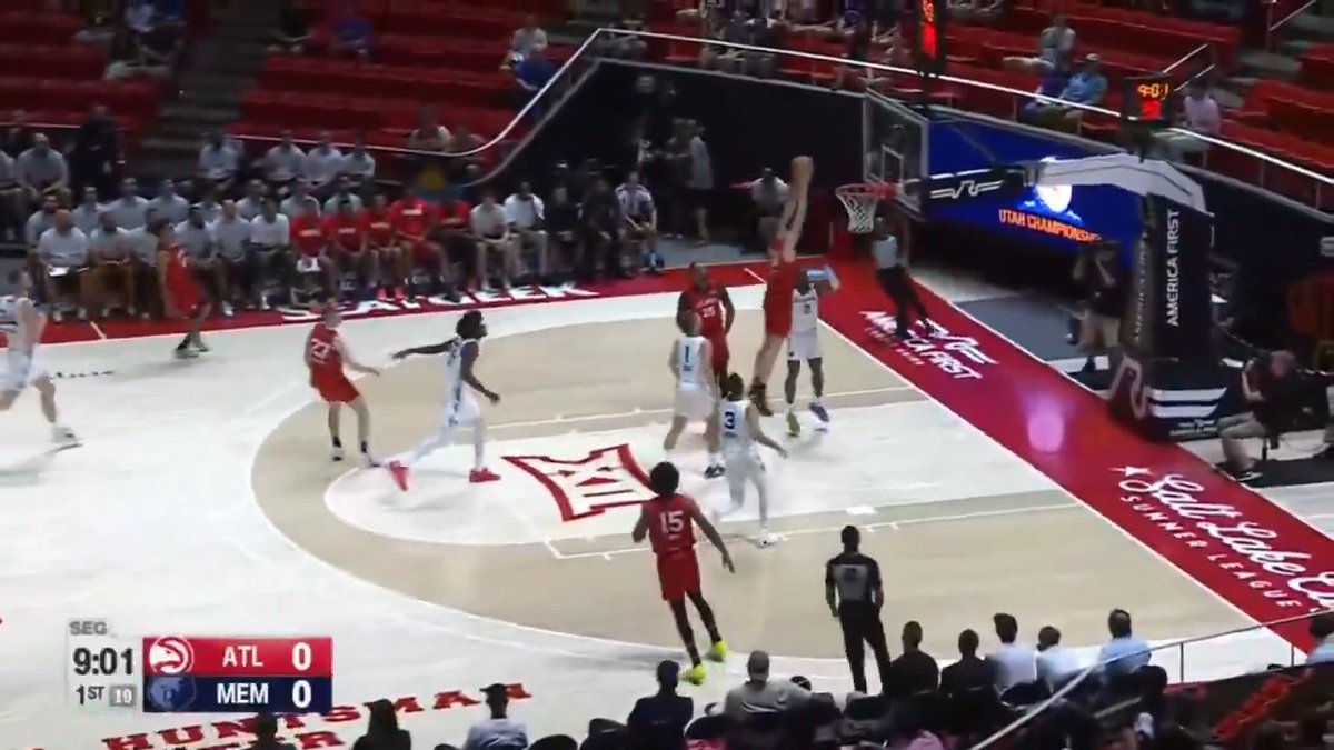 Henri skies for a dunk then knocks down a three 😎😎