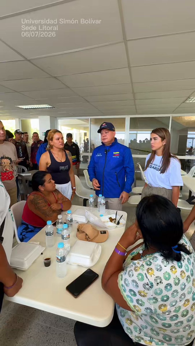 #TodosUnidosSomosChávez | Siempre junto al Pueblo, con trabajo solidaridad y acompañamiento. Ninguna familia afectada está sola 🫂❤️ Diosdado Cabello R