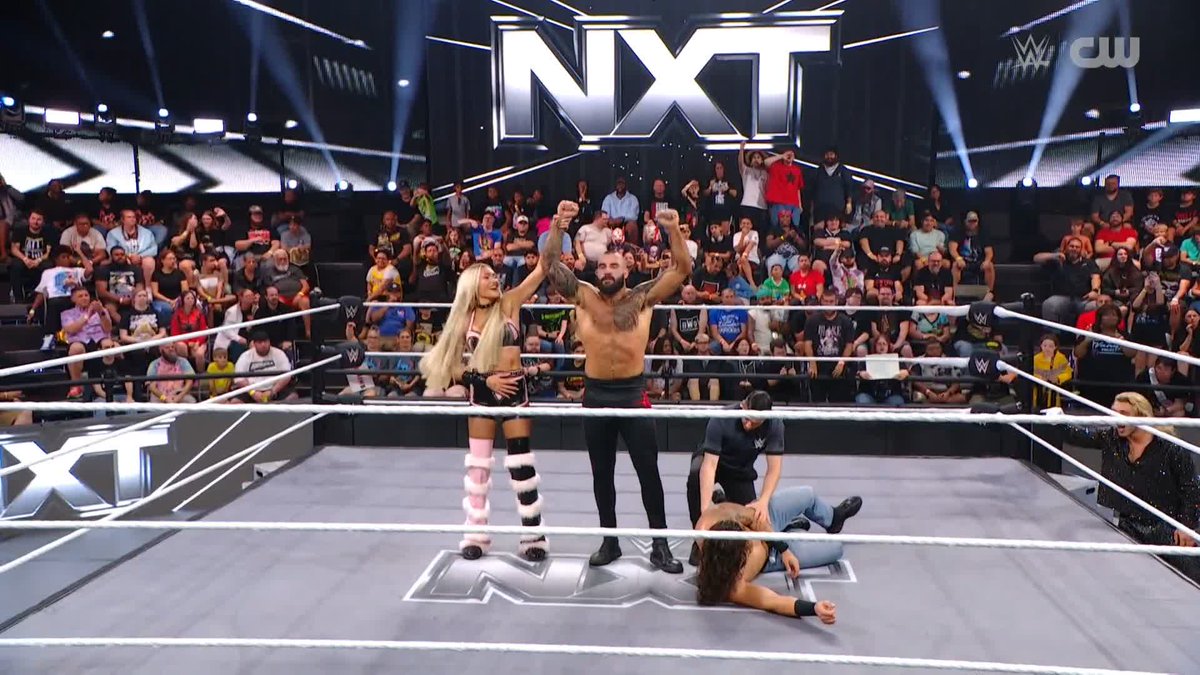 Off the distraction, Niko Vance picks up the WIN 😮