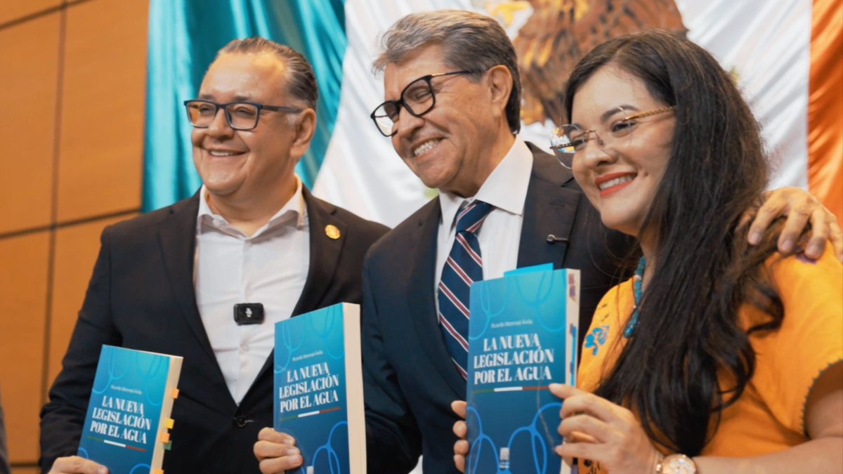 Hoy presenté mi libro “La nueva legislación por el agua”, una obra que documenta el fin de los privilegios en torno al recurso hídrico, desmonta 28 mitos y explica los alcances de la reciente reforma. Te invito a consultarlo y conocer este proyecto de transformación. ¡Que viva México!