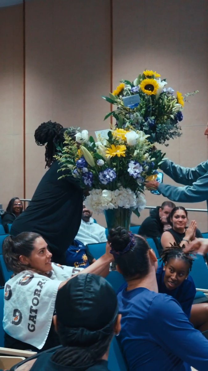 Giving our All-Stars their flowers. 💐 Kelsey Plum x Nneka Ogwumike