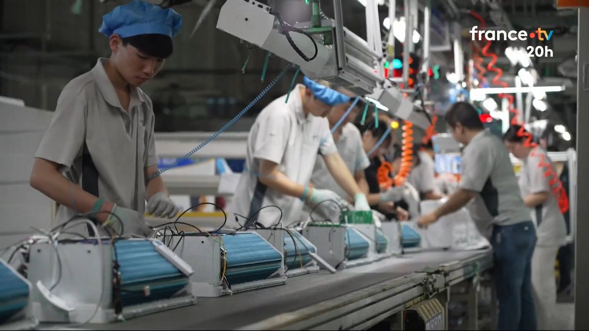 1,9 million de ventilateurs et climatiseurs ont été vendus en France du 15 au 28 juin, 1 record historique. Alors que la demande explose en Europe, la Chine en profite et a lancé la production à toute vitesse de nouveaux appareils. Boutet Arnaud @leaprunier_ Beini Wang Gael Caron