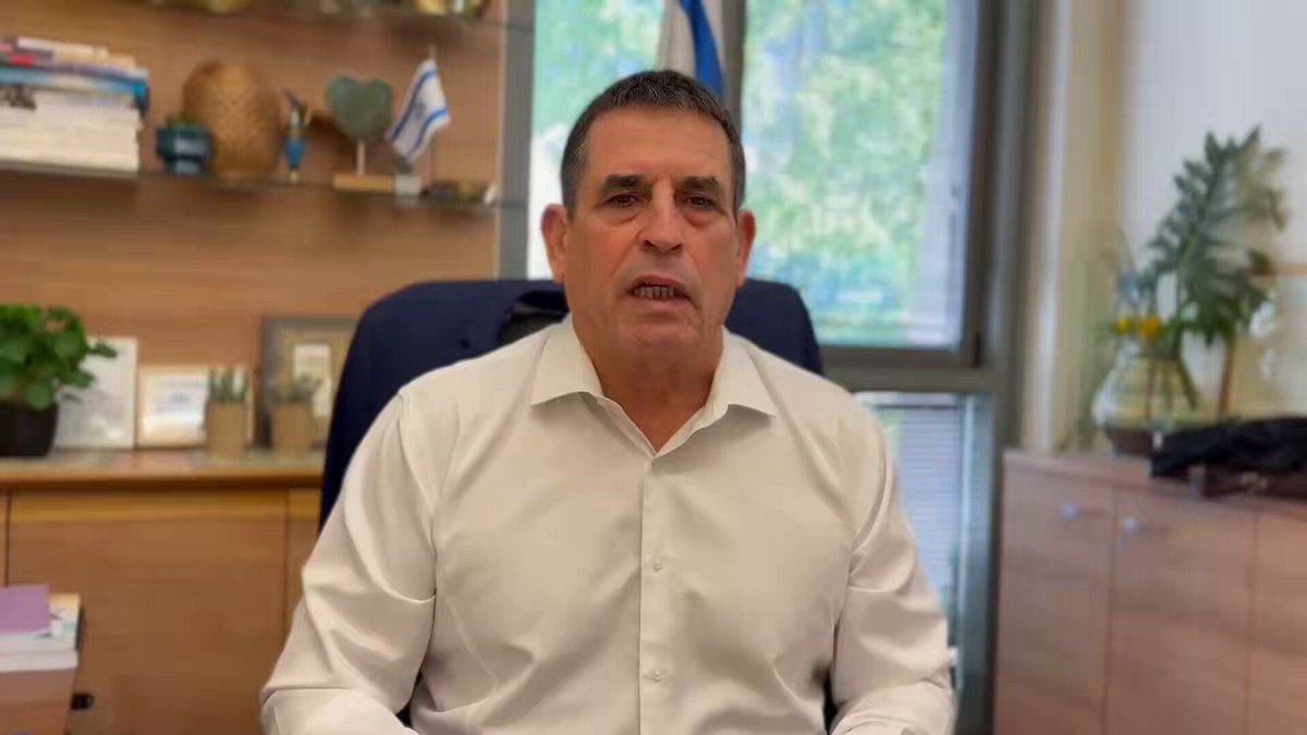 ראש השב״כ דוד זיני אמר שיהיה ״נאמן לדרג הנבחר״. נאמנות לדרג הנבחר אינה מוזכרת בחוק השב״כ. עקרון הממלכתיות כן. כפיפות כן, נאמנות לא. זה לא אותו דבר. נאמנות? זה שייך למקומות חשוכים ואפלים. ראש השב״כ צריך להיות נאמן למדינת ישראל, לחוק ולאזרחיה.