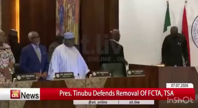 🤣😂 Tinubu dey really use Nigerians catch cruise! I thought the National Anthem had been fully changed, but here he is with his ministers still singing the old one. Meanwhile, Nigerians are still expecting stronger action on security, the economy, and other pressing issues. Priorities matter. 😅