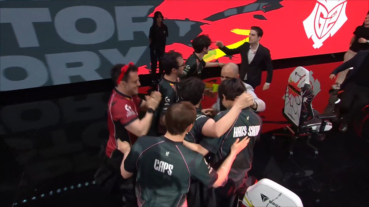 G2 Esports 🇪🇺 celebrate their historic victory over T1 🇰🇷 as they end the nexus!
