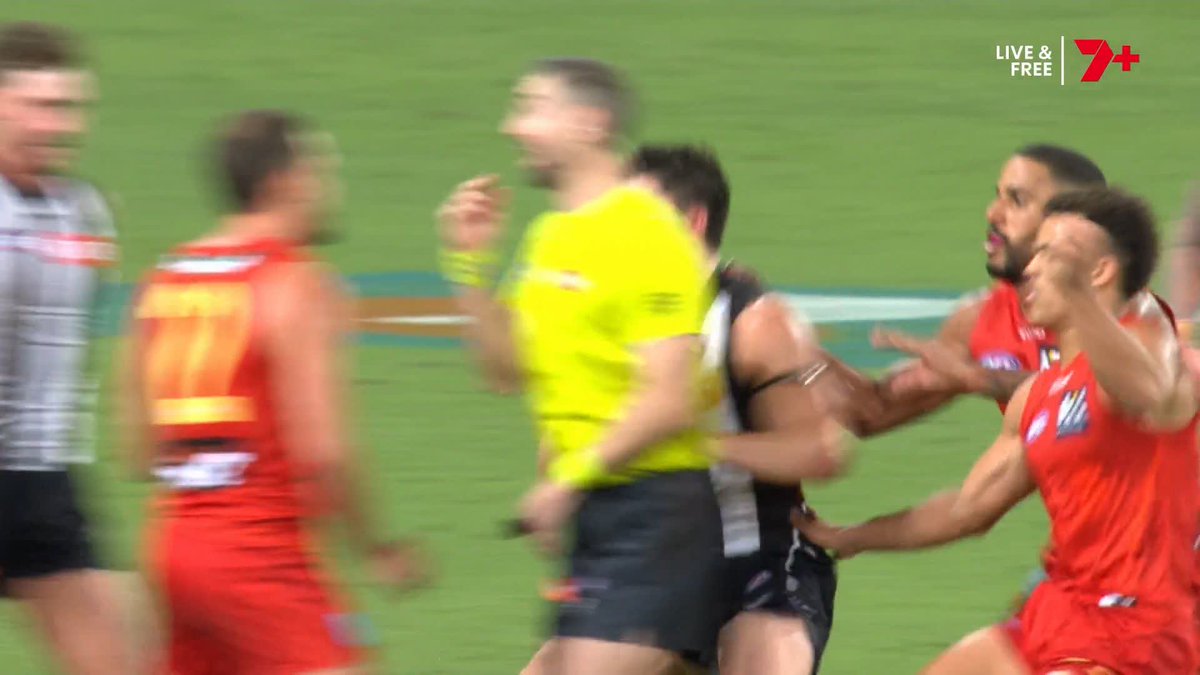 Plenty going on through the umpire's mics in the Maynard-Long scrap 🍿 Stream The Agenda Setters on 7plus 👉