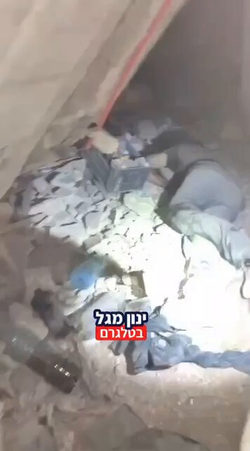 לוחמי חטיבה 679 חיסלו מחבל ולקחו בשבי מחבל נוסף בהתקלות בבינת ג'בל. מדובר בחוליה של 3 מחבלים שהסתתרה שבועות בעיירה החרבה מתחת להריסות. לפני שבוע חוסל אחד מהם בהתקלות נוספת. דובר צהל הוציא הודעה כאילו לוחמת חיסלה את המחבל, זה לא נכון. וכדי לא לפגוע, למרות התחושה שמשקרים בשביל אג'נדה, לא נרחיב את הדיבור על מה שקרה שם.