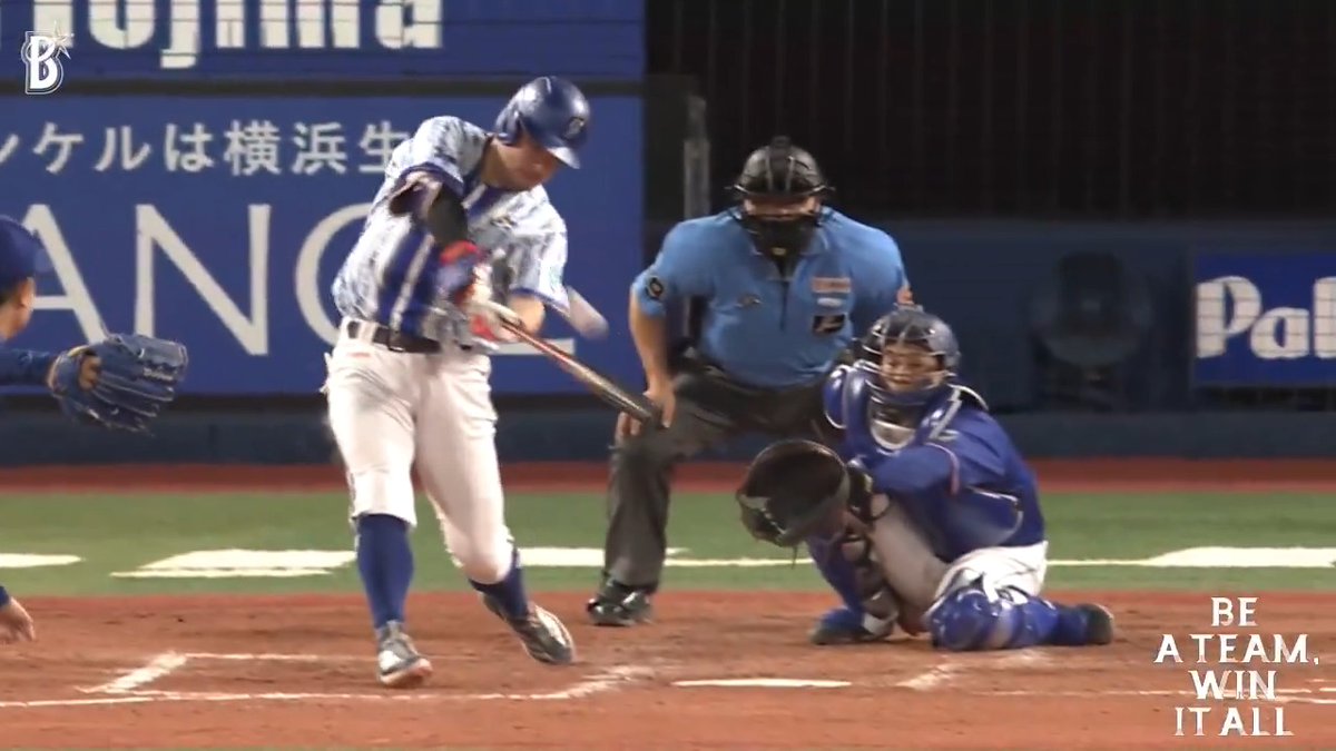 初球を捉えた当たりはベイスターズファンで埋まるライトスタンドへ🌈 #筒香嘉智 選手の第5号ツーランホームランでベイスターズが逆転🎆🌟🌟 5回裏 DB 3 - 2 D #baystars