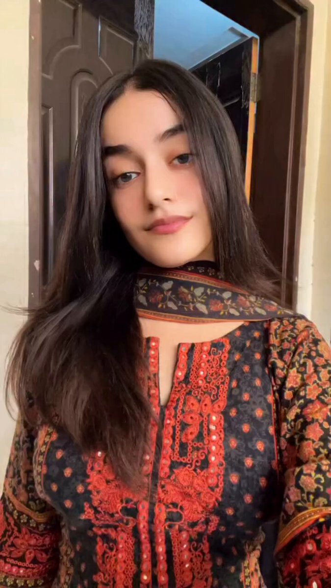 Zara pass tu aa Mery 🖤🖤🖤🖤