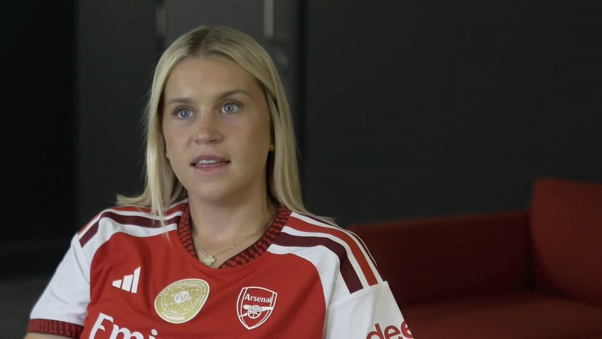 "Hopefully, this will be their year" 🏆 Arsenal and England forward Alessia Russo is hopeful that the England men's side can bring home a major trophy like the Lionesses did 🏴