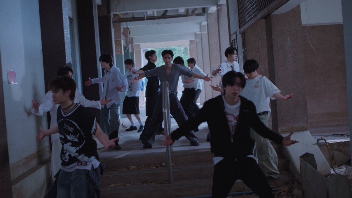 BUS ‘รักมักยาก (Lover Loser)’ OFFICIAL MUSIC VIDEO YouTube: TADA LABELS 🔗: MUSIC ON ALL STREAMING 🔗: #BUS_รักมักยาก_MV #BUS_รักมักยาก #BUSbecauseofyouishine #SONRAYMUSIC