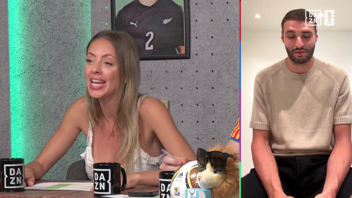 Abel Ruíz, futbolista del Girona, nos cuenta cómo es jugar con Messi🌟 🗣️"Siempre está cuando tiene que estar" #LADAZONETA #DAZNMundial