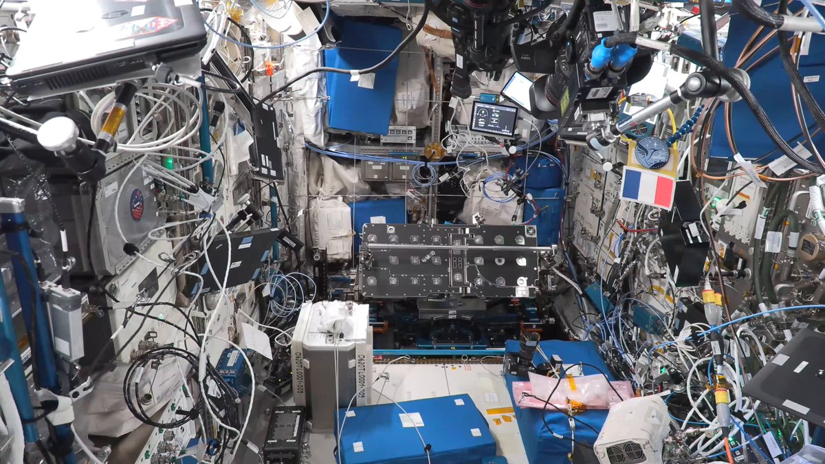 🪢🚀 New workout unlocked: rope pulling in space European Space Agency astronaut Adenot Sophie has activated and begun testing Europe's new E4D exercise device on board the International International Space Station, including its rope-pulling mode — a new addition to the range of workouts available in orbit. 💪 🔗