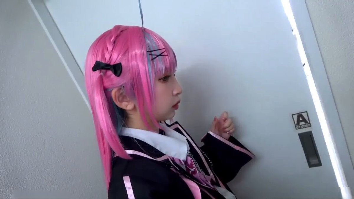 vtuber_凑阿库娅_说好的是什么“vtuber福利会”，原来我是那个“福利”啊😭：独属于小coser的“肥宅性处理线下会”！ #vtuber #cosplay #nsfw 风间彻 春日部学习榜 小爱学姐 小猪日常