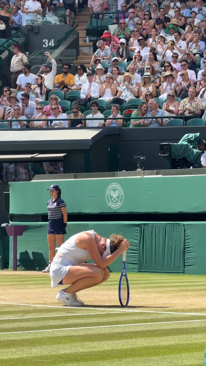 A first Grand Slam semi-final for Linda Noskova 🙌 #Wimbledon
