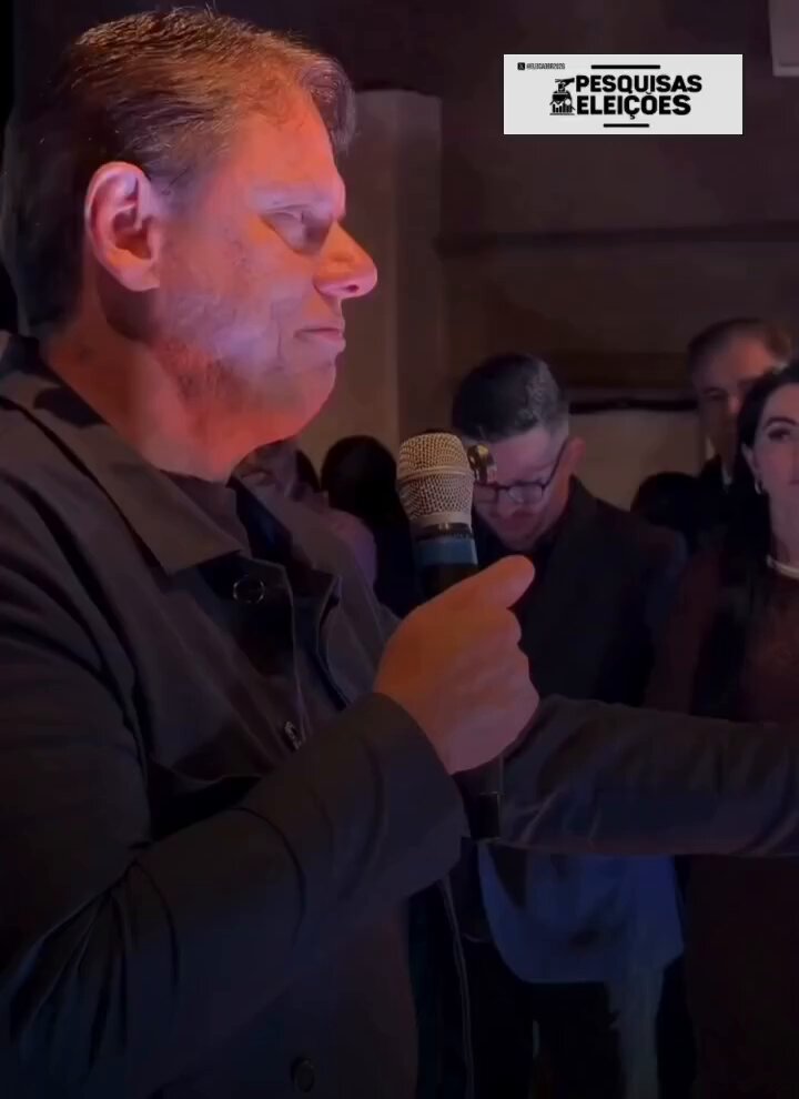 🚨 Tarcísio ataca Marina e Tebet por não serem "de São Paulo" — mas ele nasceu no Rio Em vídeo publicado por Guilherme Derrite, Tarcísio de Freitas criticou as pré-candidaturas de Marina Silva e Simone Tebet ao Senado por São Paulo, questionando o que as duas ex-ministras teriam feito pelo estado e lembrando que Marina é do Acre e Tebet do Mato Grosso do Sul. A fala repercutiu porque o próprio Tarcísio nasceu no Rio de Janeiro e só construiu carreira política em São Paulo, onde foi eleito governador em 2022.