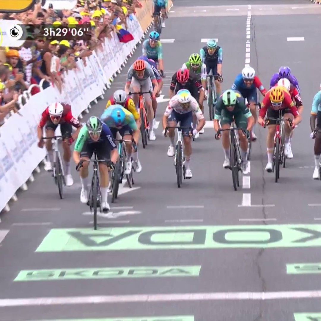 Decathlon CMA CGM a bien fait de l'emmener : Olav Kooij remporte au sprint la 5e étape du Tour de France ! Le final a été marqué par des cassures après une chute survenue à un peu plus de 5 kilomètres de l'arrivée #TDF2026 #LesRP