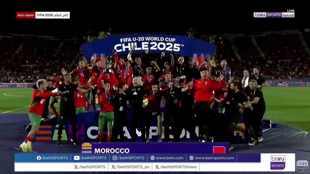 🟣🎥 #تقرير_خاص | مدرب منتخب المغرب محمد وهبي دون اسمه بأحرف من ذهب بعد قيادته منتخب المغرب للشباب للتتويج بكأس العالم بتشيلي. وهبي واصل تألقه و قاد أسود الأطلس إلى ربع نهائي كأس العالم FIFA 2026 🎙️ تقرير | طارق الساقي Tarik Saaqui طارق الساقي