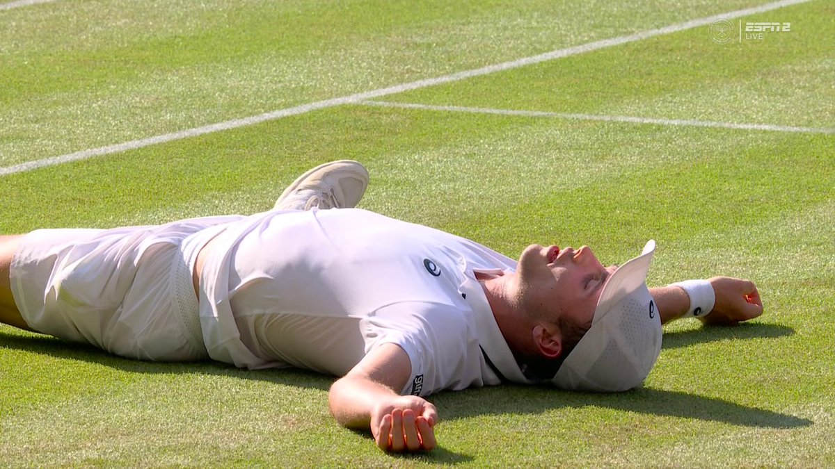 THE FERY TALE CONTINUES 👏 Local kid Arthur Fery takes down No. 9 Flavio Cobolli in straight sets to advance to the semifinals at Wimbledon 🇬🇧