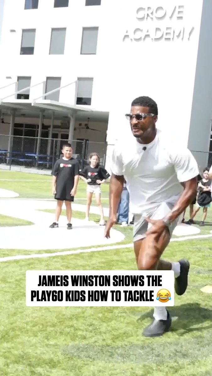 .Jameis Winston tackling form is on point 😂