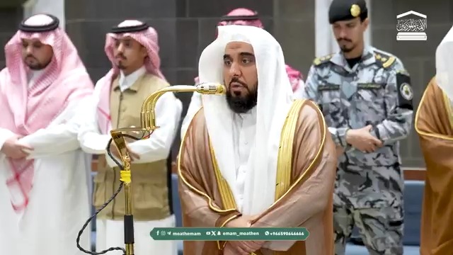 ما تفرَّغ امرؤ لعبادة الله متوكلا عليه، منقطعًا إليه عما سواه، إلا كفاه ما أهمَّه من أمر دينه ودنياه ﴿ذَلِكُمُ اللهُ ربُّكُمْ لا إِلَهَ إِلا هُوَ خَالِقُ كُلِّ شَيْءٍ فَاعْبُدُوهُ﴾. تلاوة فضيلة الشيخ أ.د. #عبدالله_الجهني من صلاة العشاء 23 محرم 1448هـ.