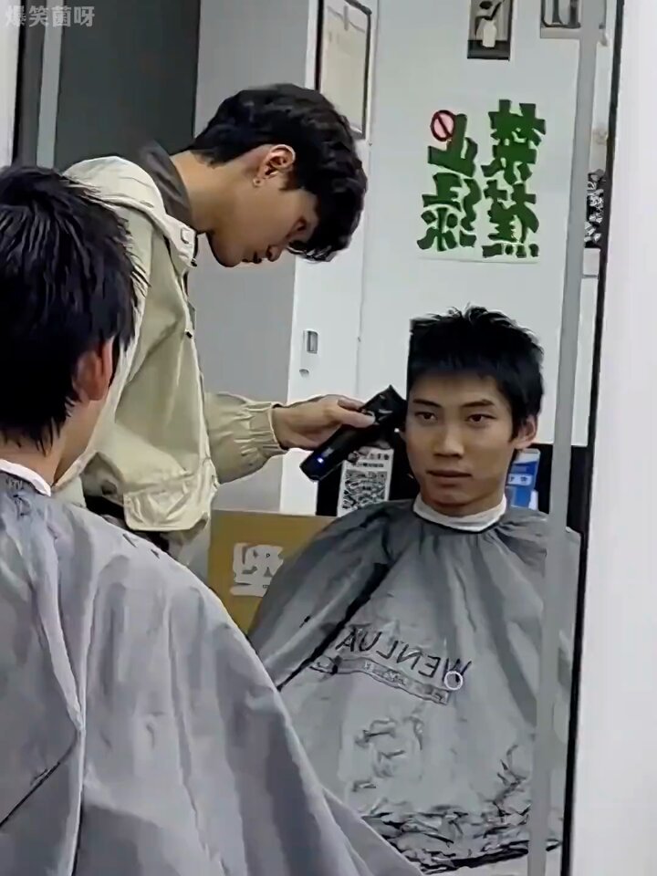 哭着走出理发店的人，托尼老师你睡得着吗 #理发翻车 #理发前vs理发后