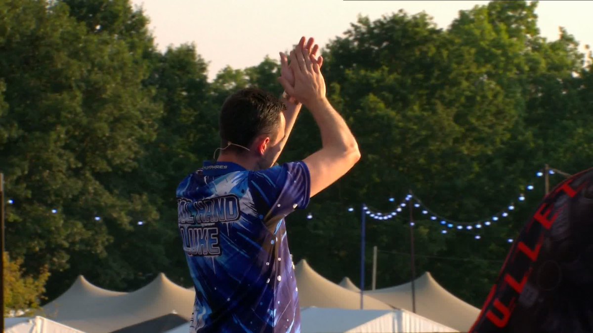 Back-to-back at BST! 🏆😎 Here's the moment Luke Humphries retained the BST Hyde Park Championship, sealed with a 5-2 victory over Stephen Bunting! 👏