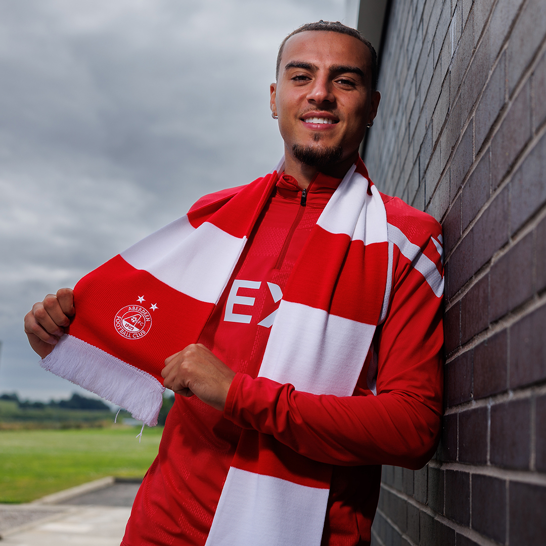 💬 "The opportunity to come and play for a club this size was something I really wanted to do... I want to be part of it." Nesta Guinness-Walker on joining The Dons ❤️ RedTV subscribers can watch in full now ⤵️ 📺